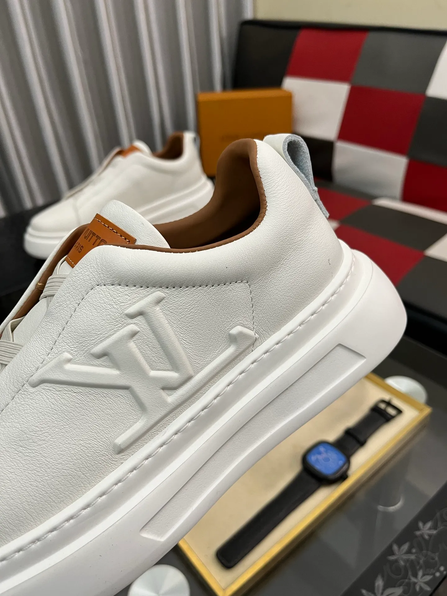 Men's shoes 💰480⌚️⌚️LV Louis Vuitton. The latest fashionable casual shoes are popular in physical stores. New spring and summer comfortable imported custom original cowhide, unique jacquard fabric element design. With sheepskin lining, Lv original bottom, [sun][sun] high-end packaging and high quality💪Details determine the quality, you can enter and leave the counter at will, the code number is 38-442️⃣colors available